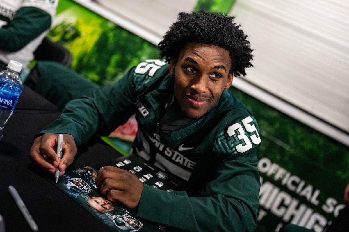MSU_Football's tweet photo. HBD Eliyjah 🎂 https://t.co/coZM2PqvnG