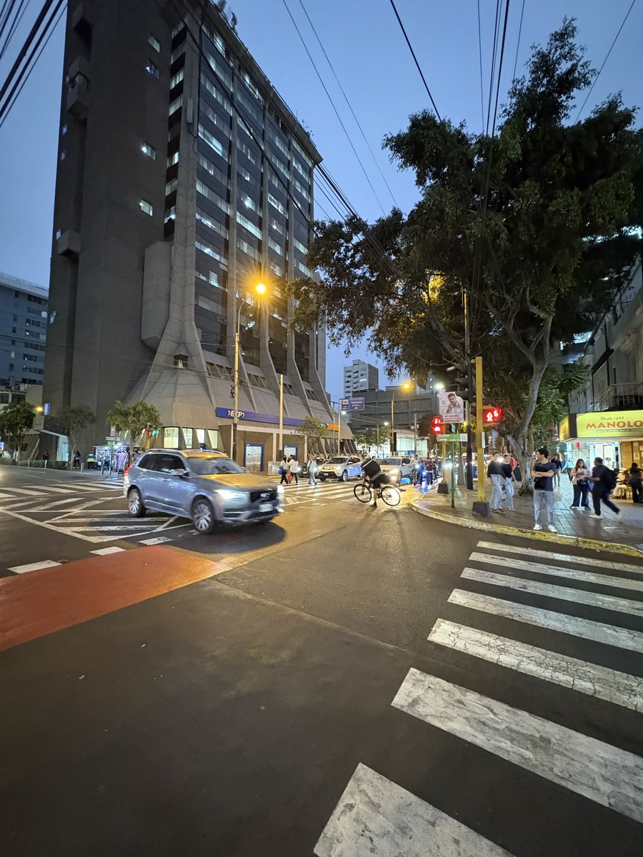 sunao_notsu's tweet photo. 昨日からペルー首都リマでした🇵🇪

想像以上に洗練されてる都市でした。
旅中行った街で1番住みやすそう。

調べてみたら東京23区よりも人口多くて、
1100万人も暮らしてるらしい。

マチュピチュがあることしか知らなかったペルー。

こういうのが、
知らなかった世界ってやつですな、、

#世界一周 https://t.co/fiKIuwj7SG