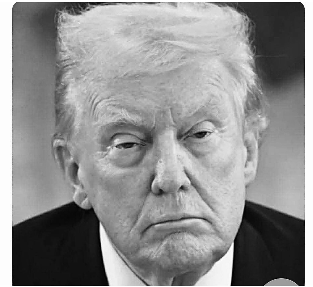 marlene4719's tweet photo. Oz on Trump‘s fourth medical examination since he took Office:

“That amount of energy and mental acuity does not exist in a vacuum. You have to have a vessel to carry it in the president has a unique ability to just keep going at all hours. of the day and with remarkable strength.”😂