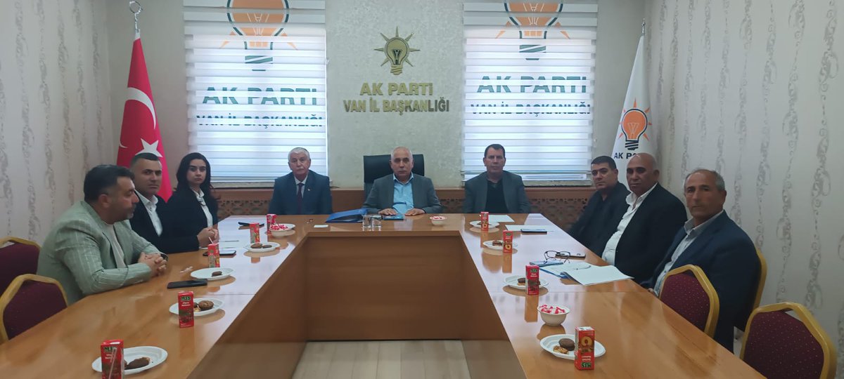 ipekyoluakparti's tweet photo. Sosyal Politikalar İl Başkan Yardımcımız Sn Hidayet Kişi başkanlığında gerçekleştirilen Sosyal Politikalar toplantısına, Sosyal Politikalar Birim Başkanımız Sn Behrem Öğmen katılım sağladı
@abuyukgumus 
@MustafaAlkayis 
@Recep_ayd25 
@ArvasAbdulahat 
@YavuzKusanVan https://t.co/OLf1nSMLjP