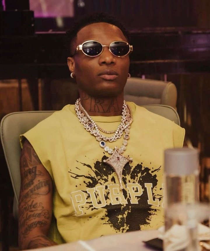 Vr3ch's tweet photo. Wizkid always look spruce on sleeveless tops 🤩 https://t.co/jr9ecFg9eo