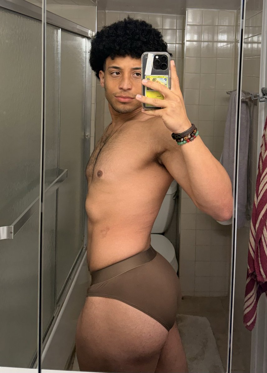 kalebjackson00's tweet photo. last pic in this bathroom 🥺 https://t.co/zOgKGdHE8o
