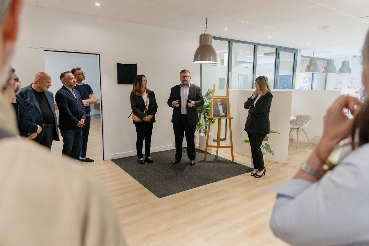 luccarvounas's tweet photo. Inauguration ce matin @Logial_COOP de la Salle Jean-Lucas Diaz, en présence notamment de son épouse Sylvie Pieri et de notre ancien Maire Michel Gerchinovitz, pour rendre hommage à celui qui fut un grand Directeur Général de 2006 à 2019, et à qui nous pensons affectueusement. https://t.co/bBb3bnIvHP
