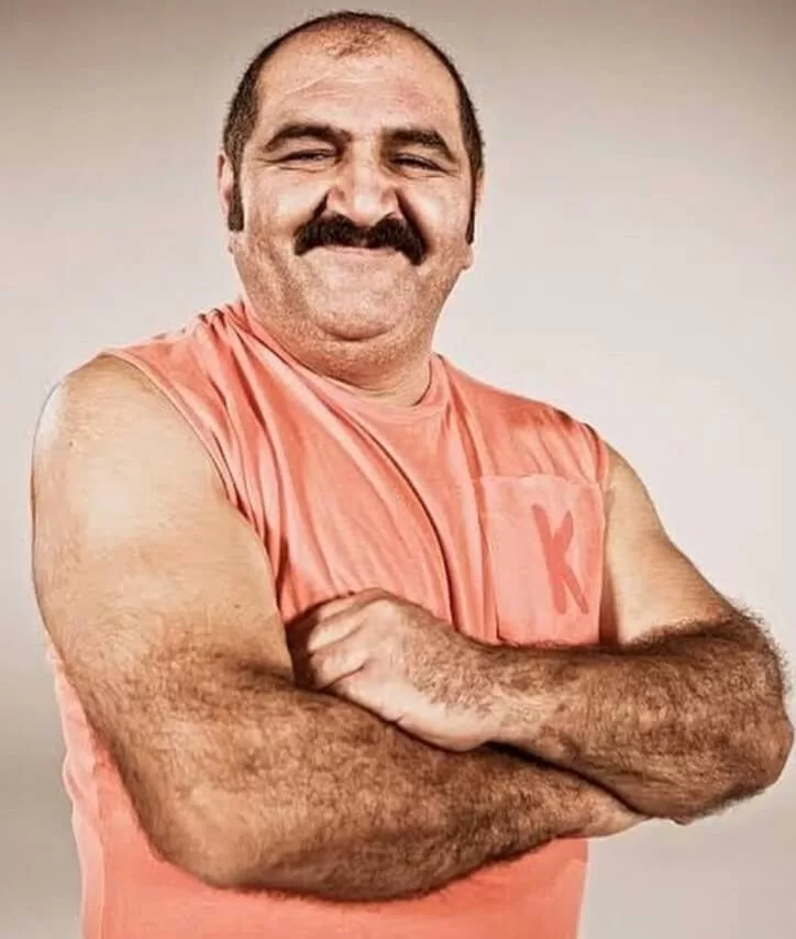 Nanojutzu's tweet photo. Klipteki türk, türke benzemiyor; ortalama bir türk resimdeki gibidir. https://t.co/QoVZDKubNN
