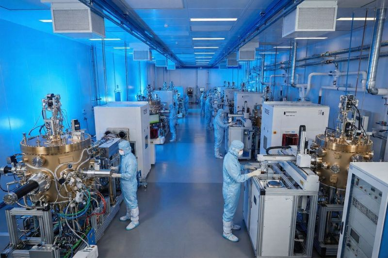 jyves94's tweet photo. ⚡️#RIBER ( $ALRIB 🇫🇷) : « #PhotonixFAB 🇪🇺 », (photonique + #SemiConducteurs ⚡️ de puissance) est un investissement long intéressant à une capitalisation boursière d’environ 1,5 milliard €.

Le #ChipsAct 🇪🇺 2.0 sera dévoilé cette semaine.
La #Photonique en est le pilier central. https://t.co/QGP7drHsQi