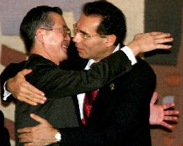 LiamInvestiga's tweet photo. El expresidente ecuatoriano Jamil Mahuad, a quien Alberto Fujimori entregó Tiwinza, pide al Perú que vote por Keiko. https://t.co/1fcHMgYwuu