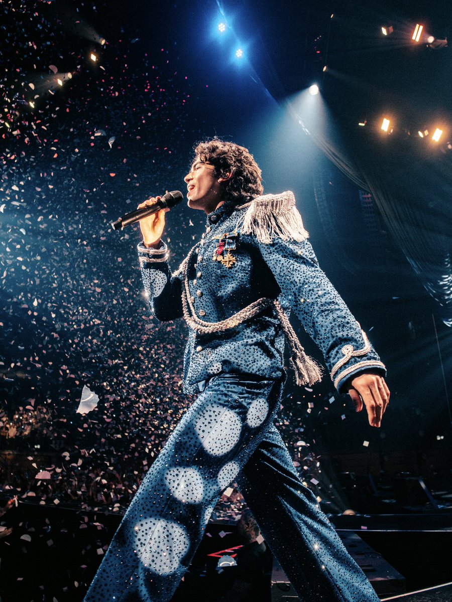 coneworldhq's tweet photo. berlin!! u burn inside our memory so well!! 💙 https://t.co/o5lVUlnZsZ