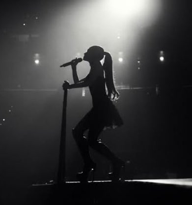 dylanisunique's tweet photo. BITCHHHH ?!?!?!?!!? MISS GRANDE ?!???!?????? https://t.co/puujfdnNev