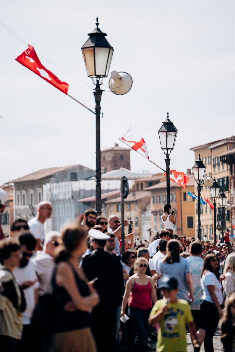 GenovaEventi's tweet photo. Sì è tenuta questo week end a Pisa la 71ª edizione della Regata delle Antiche Repubbliche Marinare. 
Quest’anno si è interrotto il dominio della Superba: Genova si è guadagnata il secondo posto. 
Il galeone bianco femminile è stato squalificato per salto di corsia. https://t.co/ntL4Vra5RM
