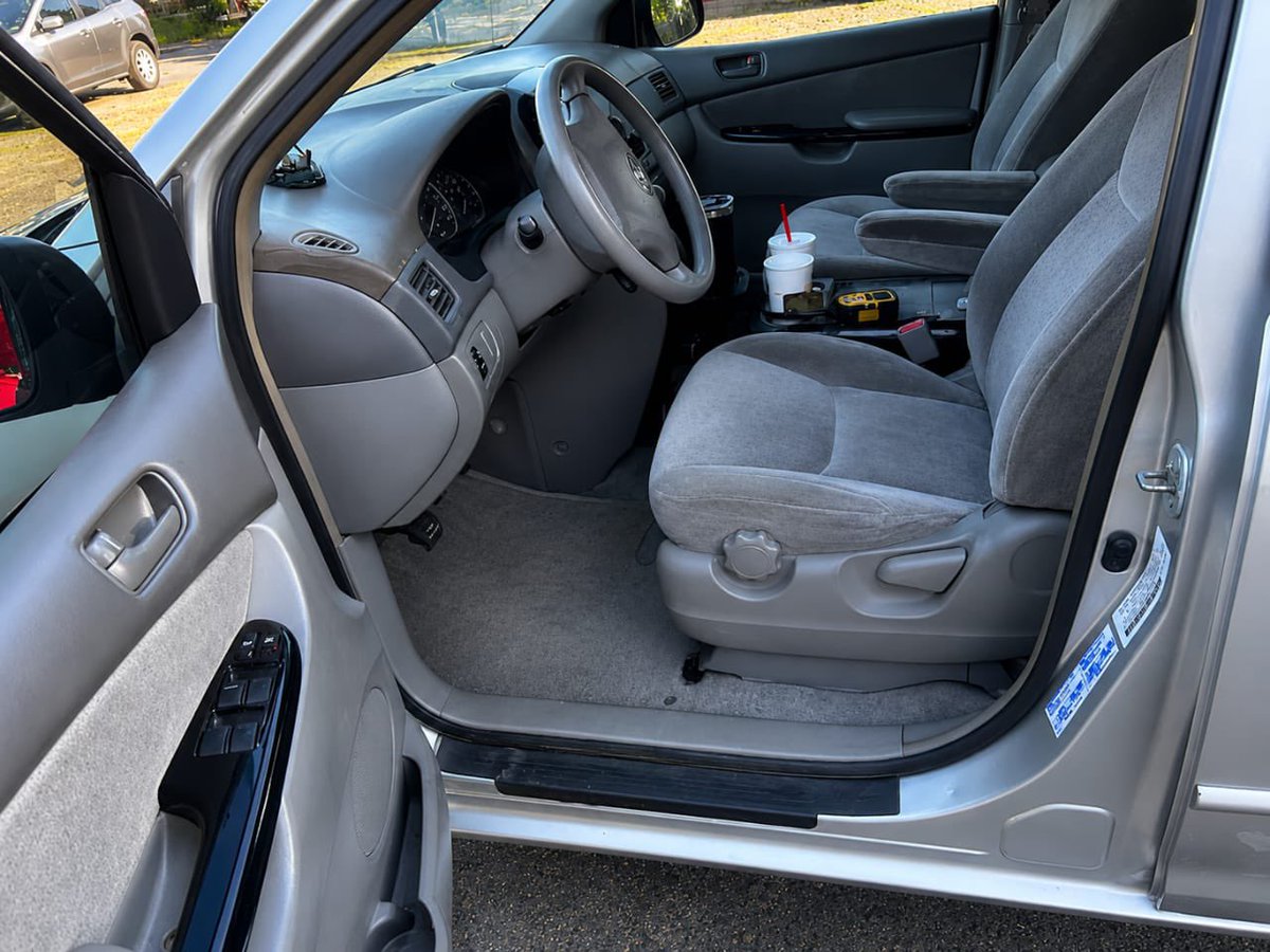 Officially_Paki's tweet photo. 🚘 Toyota Sienna 2004 Model – Foreign Used (Tokunbo)
✅ Strong V6 engine
✅ Smooth automatic transmission
✅ Spacious 7-passenger seating
✅ Clean interior and exterior
✅ Air conditioning in good condition
✅ Fuel-efficient and dependable 
📞 Contact: +2348023921484 https://t.co/qtQyMltgTv