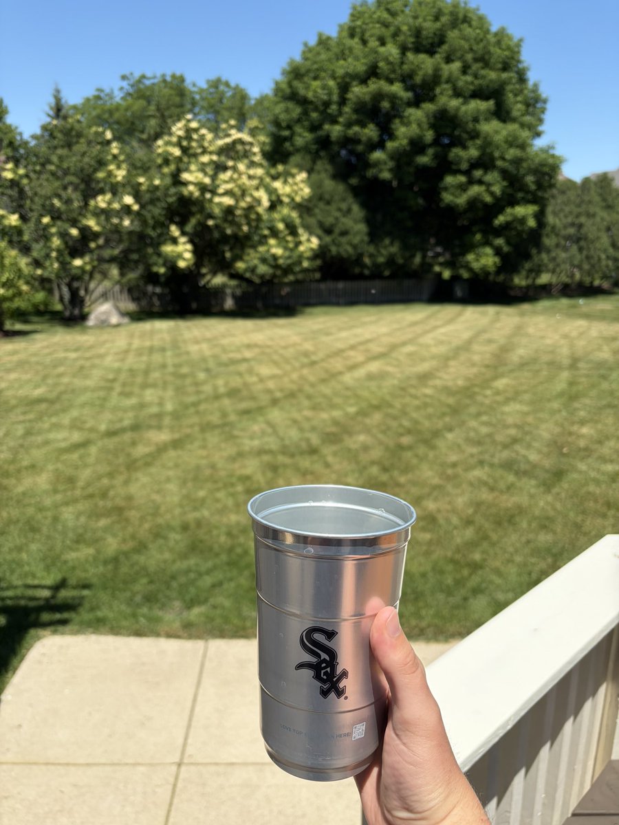gospelofchuck's tweet photo. Wish I was at the rate. That lawn though? #freshlycut #crosshatch https://t.co/sRrsvLHoPU