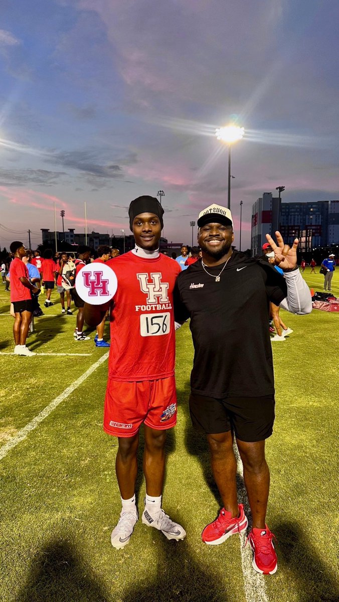 Pauladams08's tweet photo. It’s Grinding Season
Had a great Camp @UHCougarFB 

@CoachTrice8 
@BamPerformance 
@Coach_Keller 
@Coach_Romero_ 
@var_austin 
#TexasHSFootball
#Class2027 https://t.co/J8GVu9vMkm