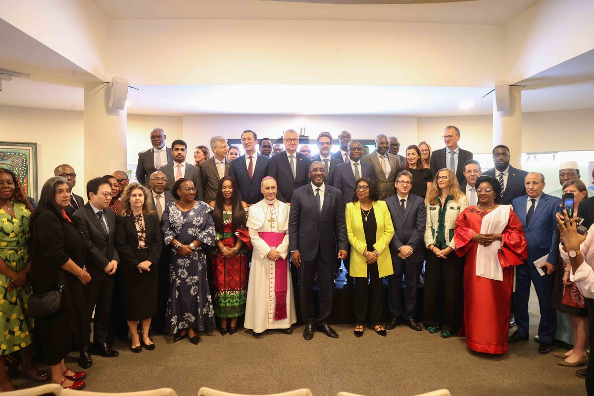 UnfpaCI's tweet photo. 2/2 Les Nations Unies se sont engagées au cours du lancement du Cadre de Coopération pour le Développement Durable 2026 -2030 à mobiliser plus d'un milliard de dollars américains, soit environ 565 milliards de FCFA, pour accompagner la mise en œuvre du PND 2026-2030 de la 🇨🇮. https://t.co/iQ9g9kswUl