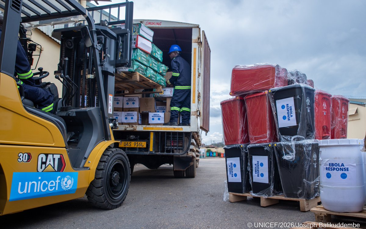 UNICEFUganda's tweet photo. .@UNICEFUganda is supporting the @GovUganda-led #FightEbolaUG26 response with critical #WASH supplies to select health facilities, handwashing facilities, promoting hygiene practices &amp; supporting infection prevention measures in communities, schools, other and high-risk areas. https://t.co/sf9793wGxi