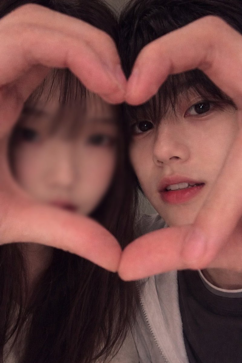 34kikeick's tweet photo. 옆에누구세요..? https://t.co/aHeoqMe03y
