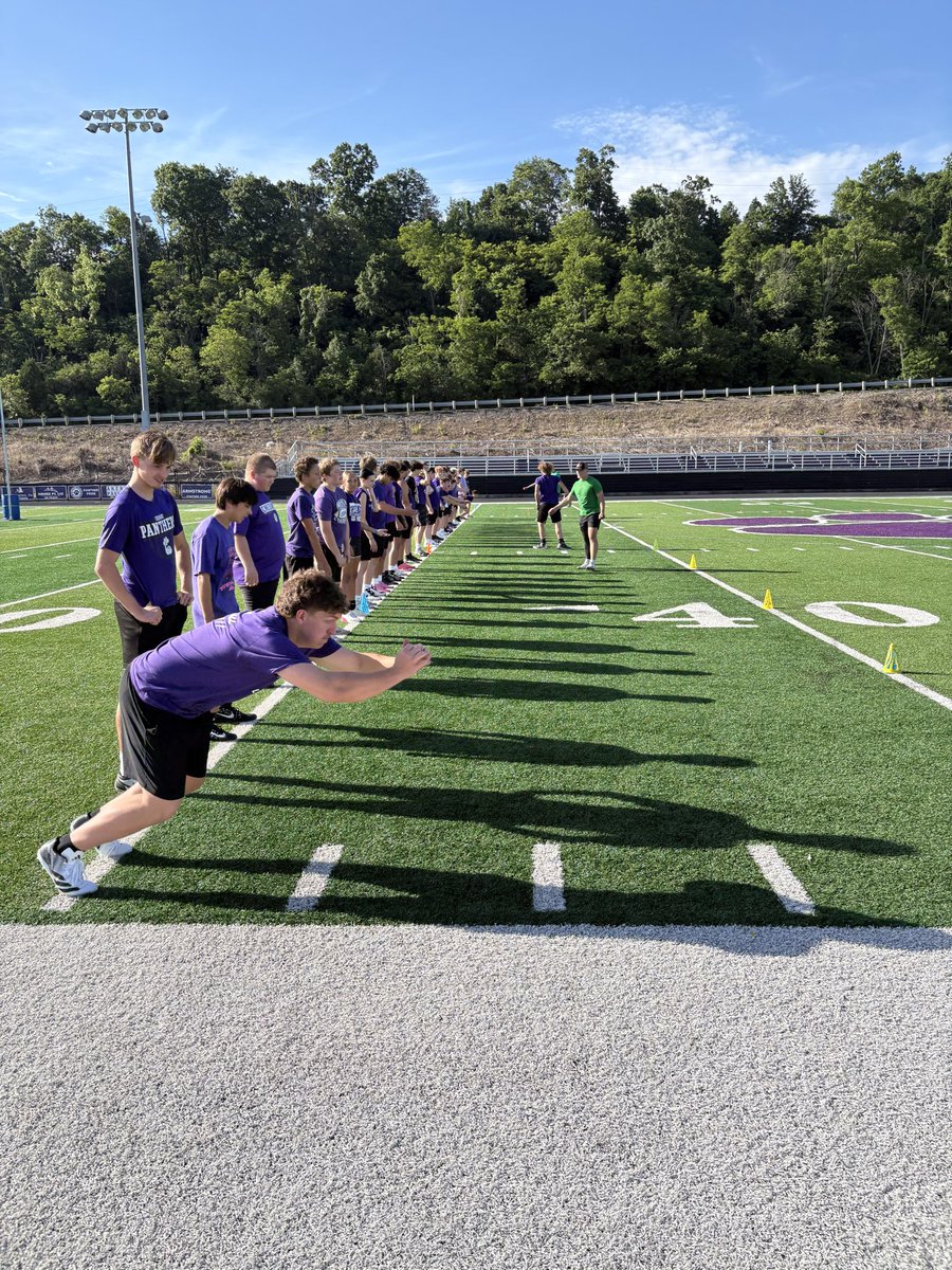 42Panther42's tweet photo. Chesapeake Football would like to thank https://t.co/0jtq1GVS9o for coming out and working with some of our high school and middle school players on speed training.   Was a great day !!!!
@b2n_turner 
 
#ILOVEFOOTBALLCOACH https://t.co/LoGIVM1RwR