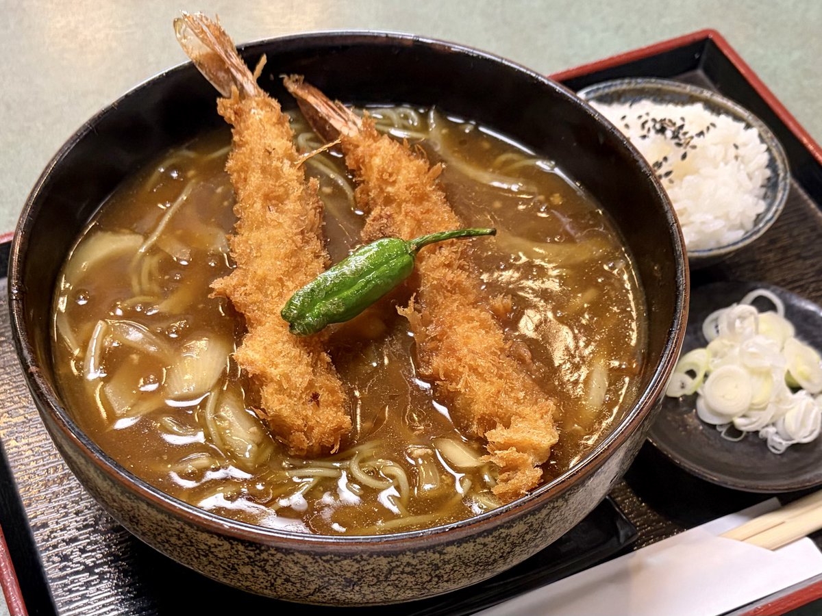ohame's tweet photo. 箱崎満喫デー（笑）
昼飯は海老フライカレー蕎麦だ！
出汁感と適度なスパイシーさが良いよね。
うずらの卵２個投入して満喫、完食完飲。
やっぱり美味いわ(๑˃̵ᴗ˂̵)
水天宮前長寿庵@水天宮前
#蕎麦 #カレー蕎麦 #水天宮前グルメ #人形町グルメ https://t.co/x8FCPUZ91C