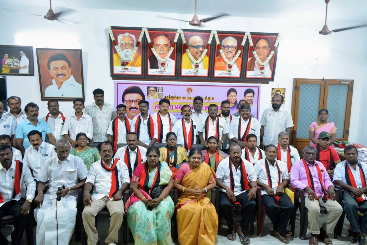 pitchaijohn1961's tweet photo. பத்து காங்கிரஸார் கட்சியில் இணைந்ததை நூறு பேர் இணைந்ததாக விளம்பரம் செய்யும் தீய சக்தி திமுக, தங்கள் மாமன்ற உறுப்பினரும், வட்டச்செயலாளரும் திமுகவில் இருந்து விலகி தவெகவில் இணைந்ததை பற்றி பேசாதது ஏன்..?

திமுக இனிமேல் எக்காலத்திலும் தமிழகத்தை ஆள முடியாத நிலையை தவெக காங்கிரஸ் கூட்டணி உறுதி செய்யும் என்பதே உண்மை.