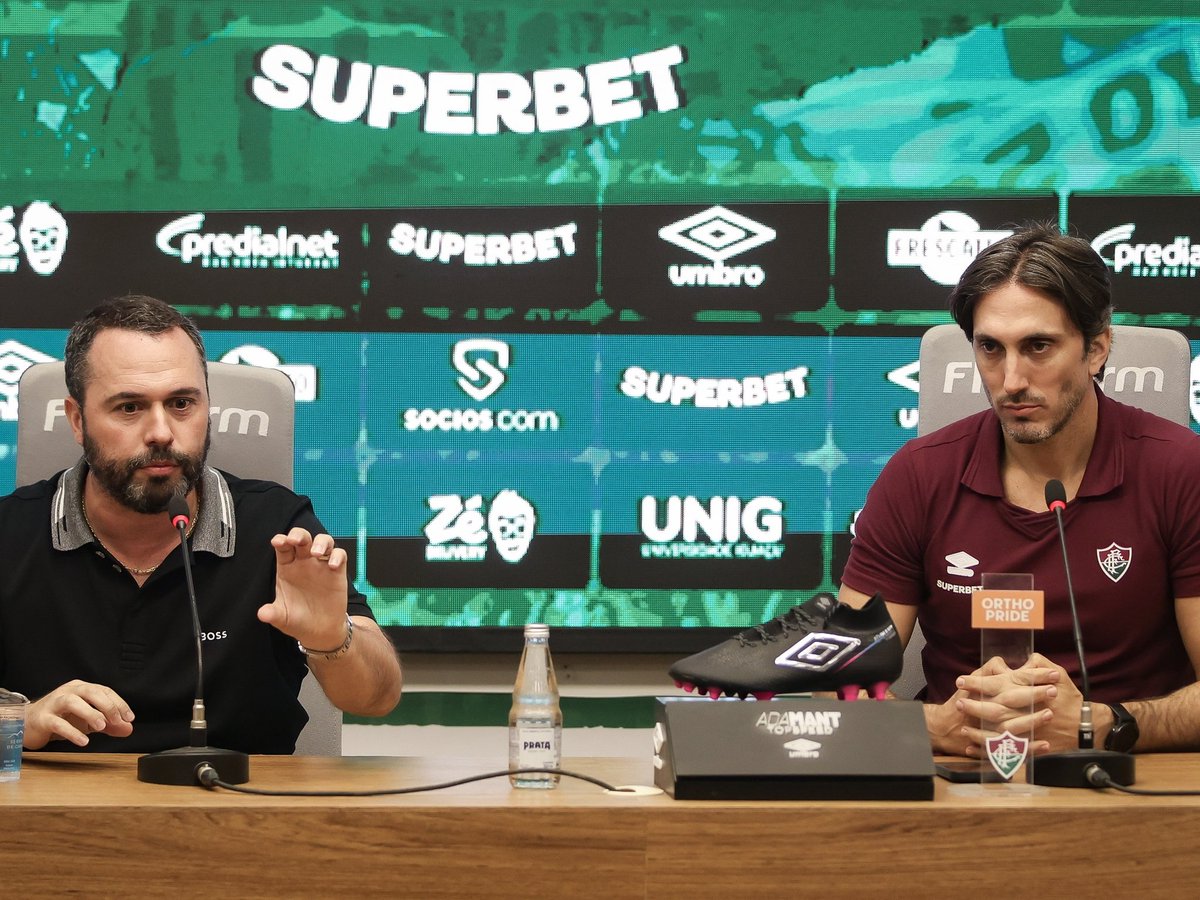 PauloFBS's tweet photo. 🚨 | Fluminense foi atrás de Dorival Jr., mas técnico já estava negociando com o São Paulo 

Após demora, Zubeldía acabou sendo mantido no cargo 

Tarde demais. Bastante contestado no comando do Fluminense, o técnico Luis Zubeldia esteve muito perto de ser demitido. No auge da crise técnica e de resultados da equipe tricolor, quando o time corria o risco de ser eliminado na fase de grupos de Libertadores, a diretoria chegou a buscar outro nome. O escolhido foi Dorival Júnior. 

Mas tinha um porém. Quando o diretor-geral tentou se movimentar na direção do ex-treinador da seleção e do próprio Fluminense, Dorival Júnior, ele já estava praticamente fechado com o São Paulo. Plano A de Mário Bittencourt, o técnico acabou assinando com os paulistas, o que deu sobrevida a Zubeldia. 

Com a classificação para o mata-mata da maior competição do continente - mesmo fazendo apenas oito pontos numa chave com Bolívar (BOL), La Guaíra (VEN) e Rivadávia (ARG) - a diretoria resolveu manter, por ora, o treinador. Zubeldía, contudo, não é uma unanimidade nem entre os próprios jogadores do elenco verde, branco e grená. 

📸 | Divulgação/FFC