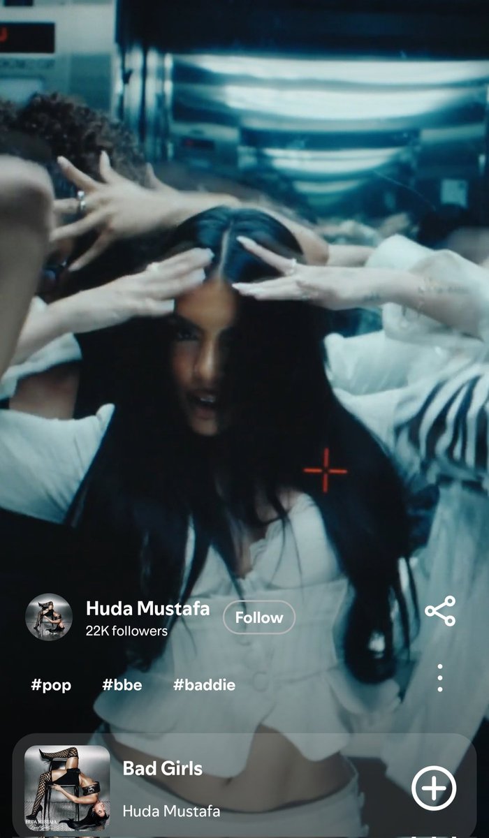 HitsTheFanPod's tweet photo. How is she not embarrassed? She cannot sing. https://t.co/SbjkGexsyy