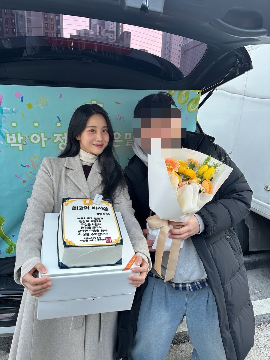 hwwayo's tweet photo. 아정팀!! 💕💕 https://t.co/UVASc3LpHK