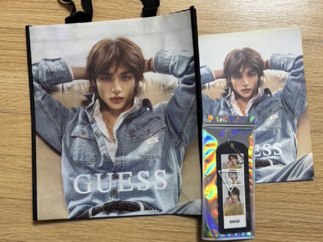 eldeleldel's tweet photo. 스트레이키즈 현진 게스 GUESS 
리유저블백, 카탈로그, 키링 양도합니다

일괄 4.0

스키즈 straykids 특전 팬미팅 md 럭드 skz 방찬 리노 창빈 한 필릭스 아이엔 sell  poca 특전  스키주 skzoo 울프찬 리빗 돼끼 지니렛 한쿼카 뽁아리 퍼핌 폭시니 스키주 인형 skzoo 팝업 포카 게스 sell 포카 poca https://t.co/qLXWDV8NIV
