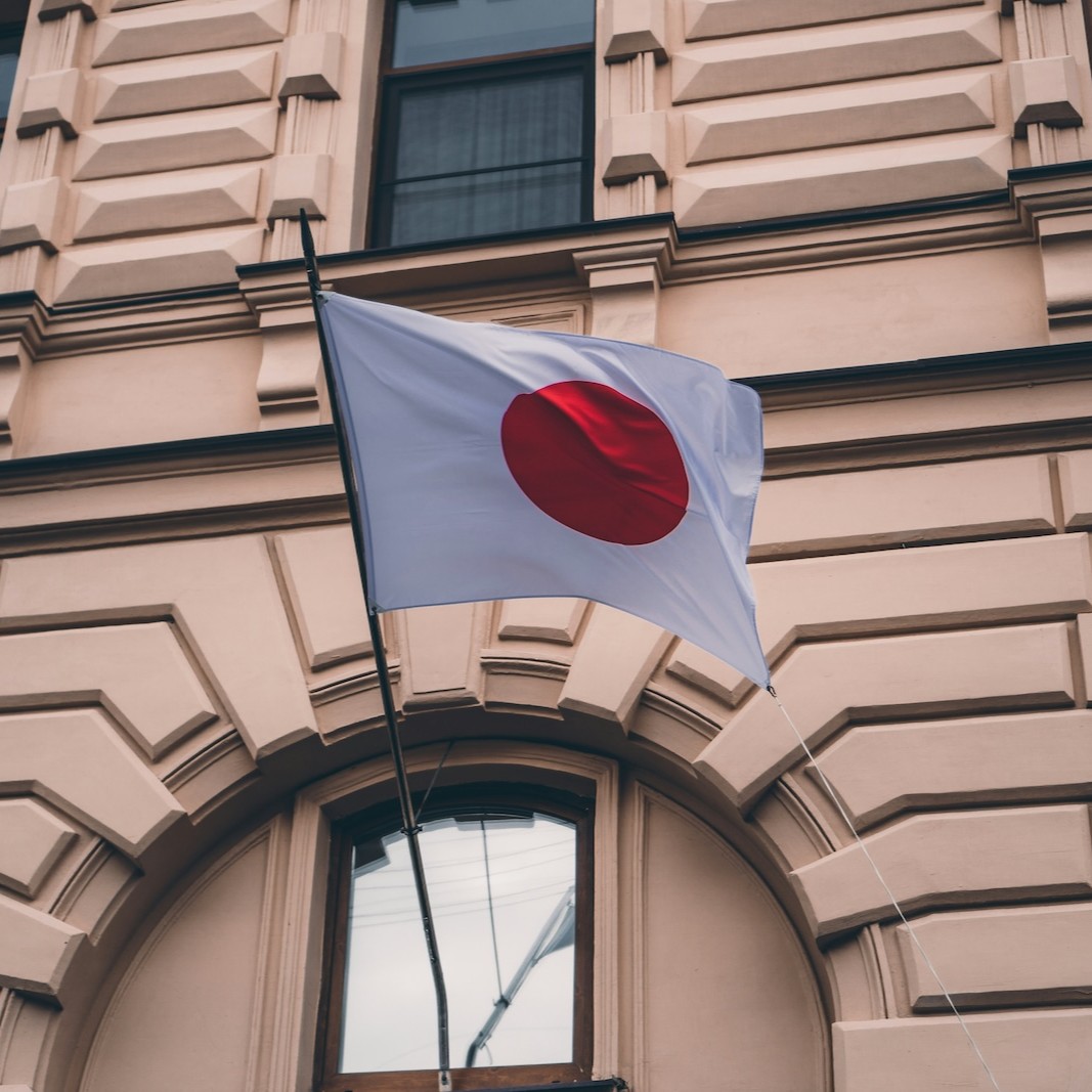 CoinMarketCap's tweet photo. LATEST: 🇯🇵 Japan’s ruling party has asked the finance minister to create rules for crypto ETFs and promote yen-denominated stablecoins, according to Reuters. https://t.co/0DE3m5pPVM