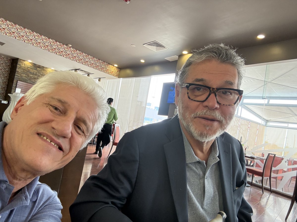 doctormacias's tweet photo. Con el doctor Samuel Ponce De León, icono de la infectología mexicana.
Casi todo lo que hacemos hoy en prevención y control de infecciones en los hospitales de México nació del trabajo pionero de Samuel, como una voz que clamaba en el desierto, desde la década de 1980. https://t.co/WB8W1eNGrU
