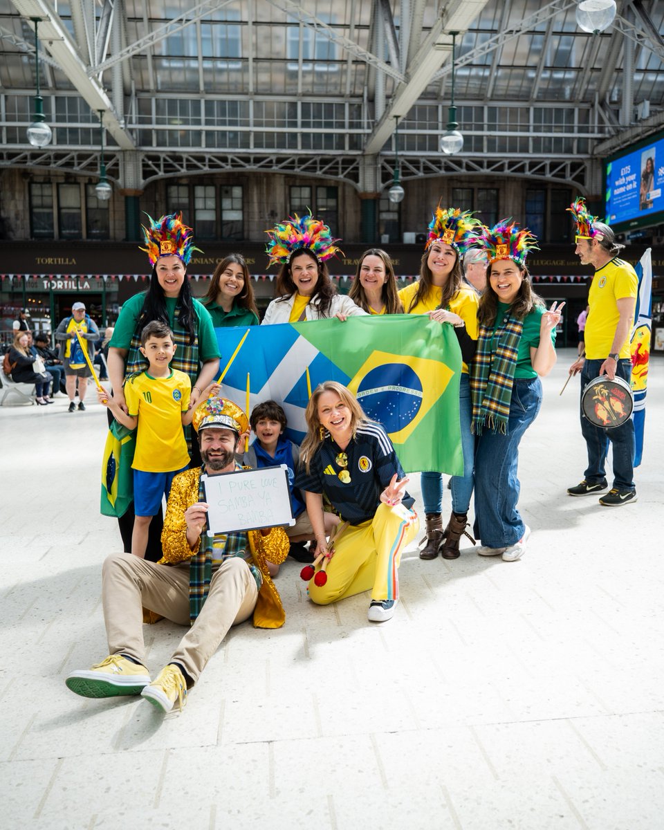 NetworkRailSCOT's tweet photo. 🏴󠁧󠁢󠁳󠁣󠁴󠁿 🇧🇷 🚂 
Glasgow Central station hosted the Samba Express on Sunday as Scotland and Brazil celebrates our historic World Cup links. 

It was all to pay homage to the Scottish-Brazilian railway workers who played in Brazil’s very first football match!

📸 Ginger Cow Marketing https://t.co/zPa5fD8CpE