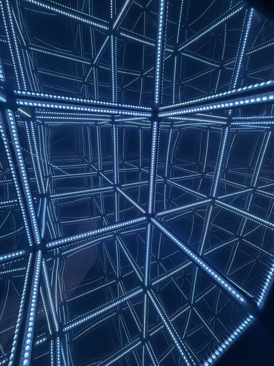 RufflyMadeSuits's tweet photo. Infinity mirror cube!

Been wanting to make one of these for a while. Finally gave it a go! Let me know how it looks https://t.co/diFTkdMvOz