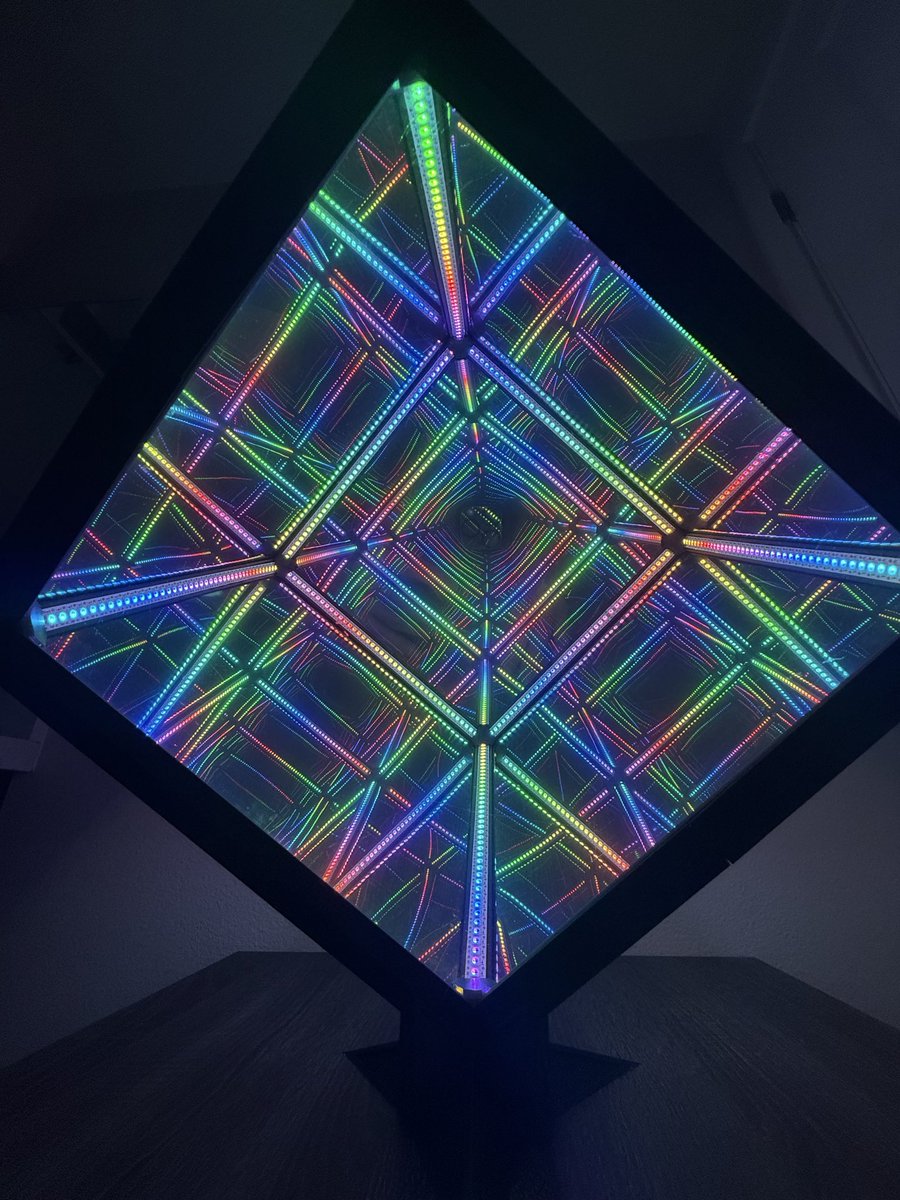 RufflyMadeSuits's tweet photo. Infinity mirror cube!

Been wanting to make one of these for a while. Finally gave it a go! Let me know how it looks https://t.co/diFTkdMvOz