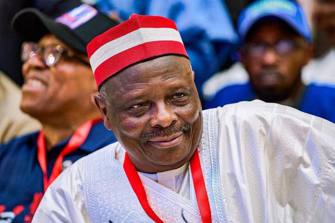 KKSY_Reporters's tweet photo. Wanda su ka bamu labarin Buhari mu ka yarda, su ne dai su ka bamu labarin Sardauna. Shi kuma Kwankwaso ba labari a ka ba mu ba, gani mu kayi da idan mu a zahiri —ana taɓa ƴan Arewa zaka ganshi a sahun gaba ya na ƙwato mana ƴanci.

Babu yadda za'ayi ace ga Kwankwaso a kan ballot ku ce mana wai mu ajiye shi mu ɗauki Atikun da ko Jada bai inganta ba, ballantana Adamawa ko Arewa. Gaskiya ce kawai wasu tsirarun mutane basa so amma Obi/Kwankwaso su ne amsa daganan har Jimeta.

~Dr Fahad Danladi