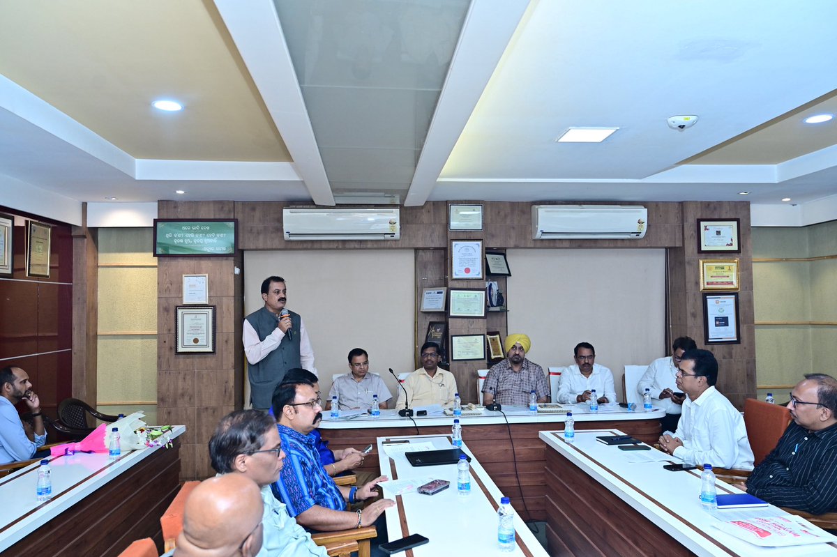 mkumar68805115's tweet photo. It was a strategic initiative between BSNL and KIIT DU on areas of joint research ; MDP : industry 5.0 solutioning Et al in our 5G labs @achyuta_samanta @ksombbsr @KIITUniversity https://t.co/1EoCCUiyOU