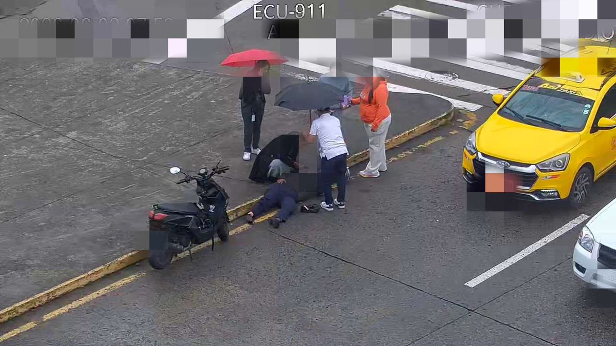 CupulaDigitalEc's tweet photo. #Cuenca | Un accidente de tránsito registrado a las 07:50 de este martes en la intersección de la avenida Del Estadio y Florencia Astudillo dejó una persona herida.
El accidente involucró a una motocicleta y un automóvil. https://t.co/AEIYIuS36K