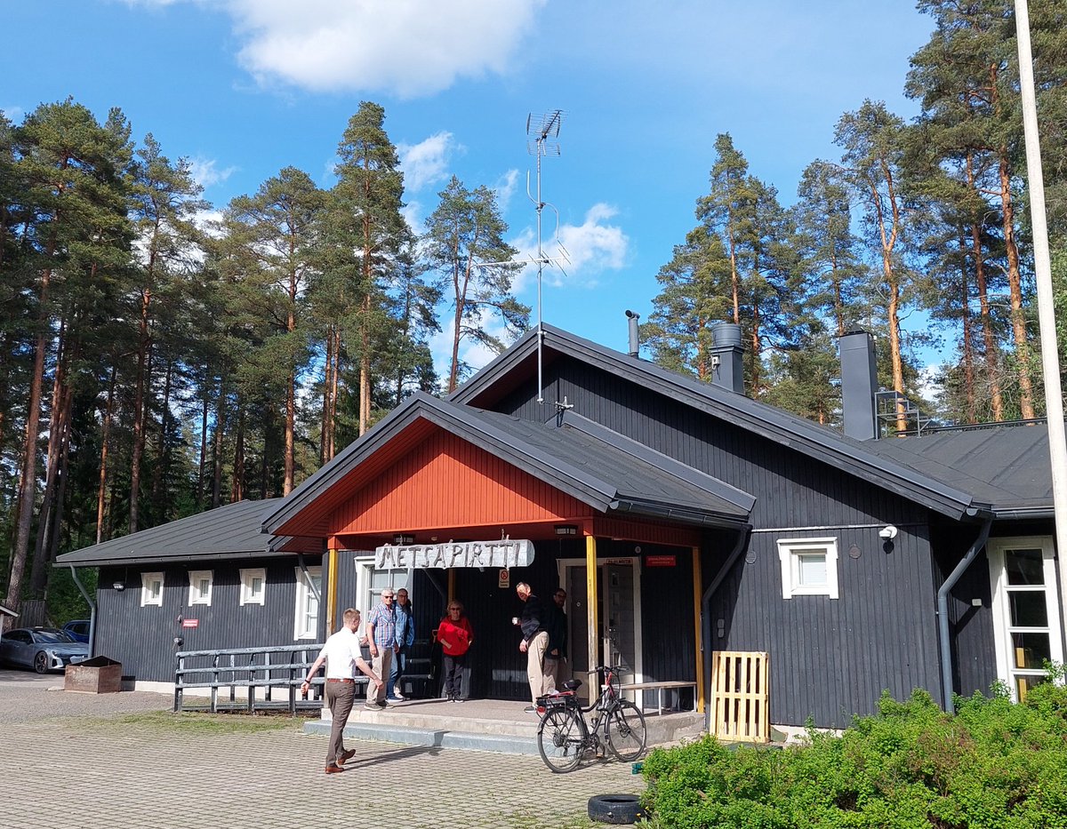 ku_osake's tweet photo. Upea kesän avaus Rusutjärvellä Tuusulassa reilu viikko sitten ma. 

Sää suosi ja järvimaisema oli kuvan kaunis. 🏞🩵

Talviturkkia heitettiin menemään saunan kera - ken uskalsi. Sitä ennen @lapwall 'in talousjohtaja Tuomo Riihonen tarjosi kompaktin yritysesittelyn.

... https://t.co/SOKAq2bbgI