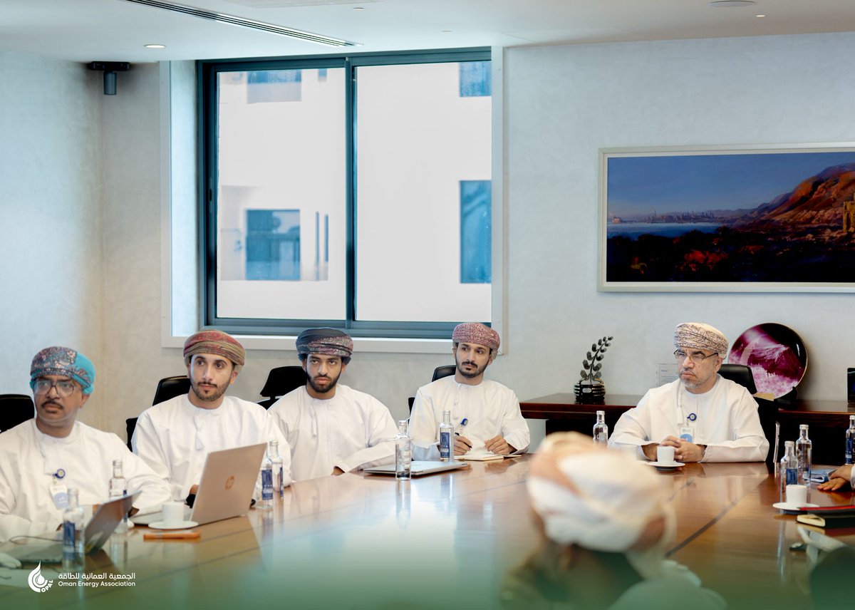 opal_oman's tweet photo. الثلاثاء 2 يونيو 2026 – نظّمت الجمعية العُمانية للطاقة (أوبال)، بالتعاون مع الشركة العُمانية للغاز الطبيعي المسال، ورشة عمل لمراجعة معيار السلامة على الطرق، بمشاركة نخبة من الخبراء والمختصين من الشركات العاملة في قطاع الطاقة، بهدف مراجعة واعتماد النسخة المحدّثة من معيار أوبال للسلامة على الطرق، استعدادًا لإصدارها خلال الربع الثالث من عام 2026.