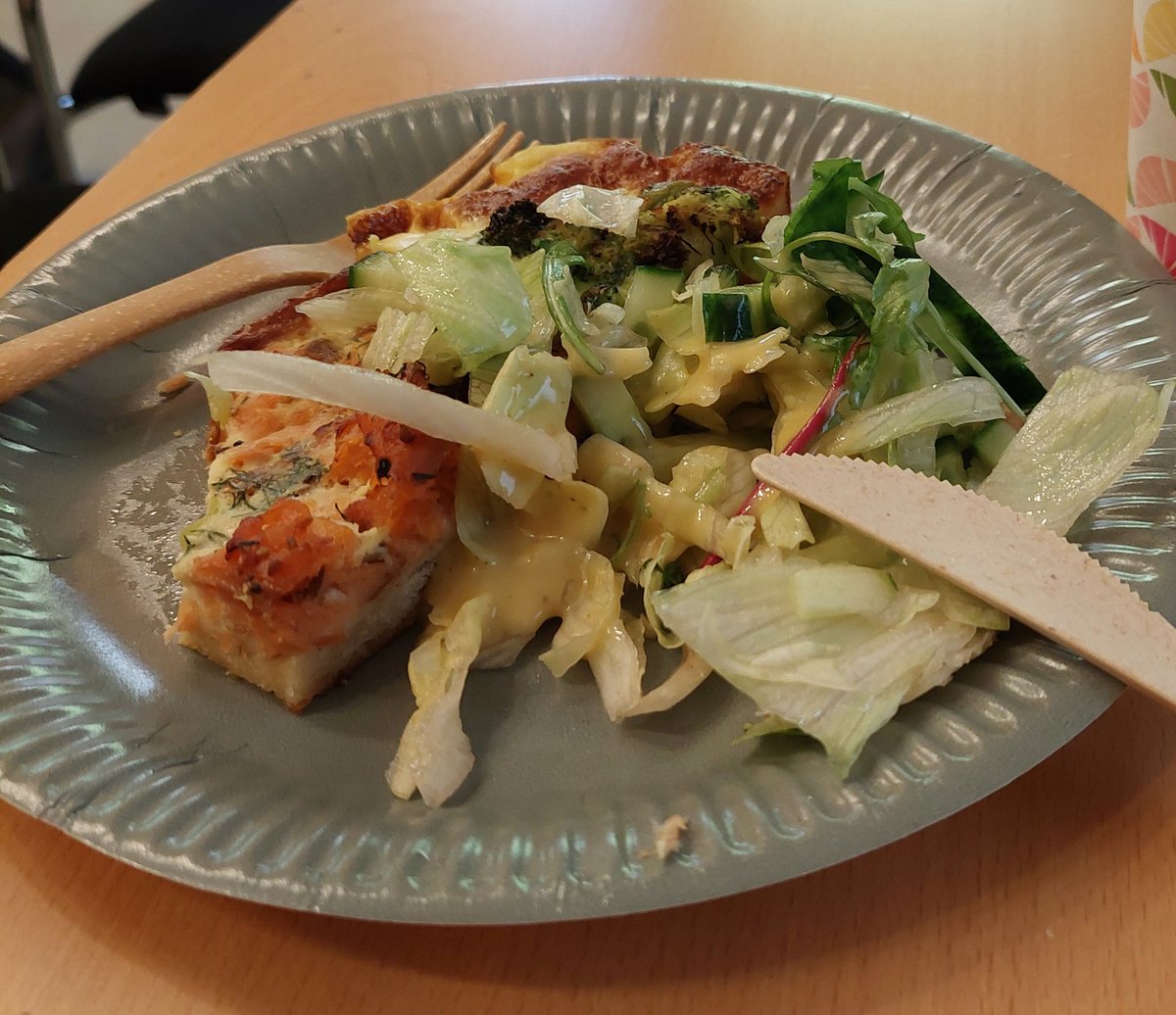 ku_osake's tweet photo. ... Puuelementtivalnistajalla menee hyvin. Kattoelementtimarkkina on kääntynyt valoon. Tehdasvalmistus tarjoaa etuja.

Keittiön puolella tehotiimi Hannu, Pirkko, Sirkku ja Vilma. 💪 Henri esitteli yhdistyksen sijoitussalkkua ja äänestyksessä pärjäsivät Sampo, Nordea, ... https://t.co/uQcdZUDVZY