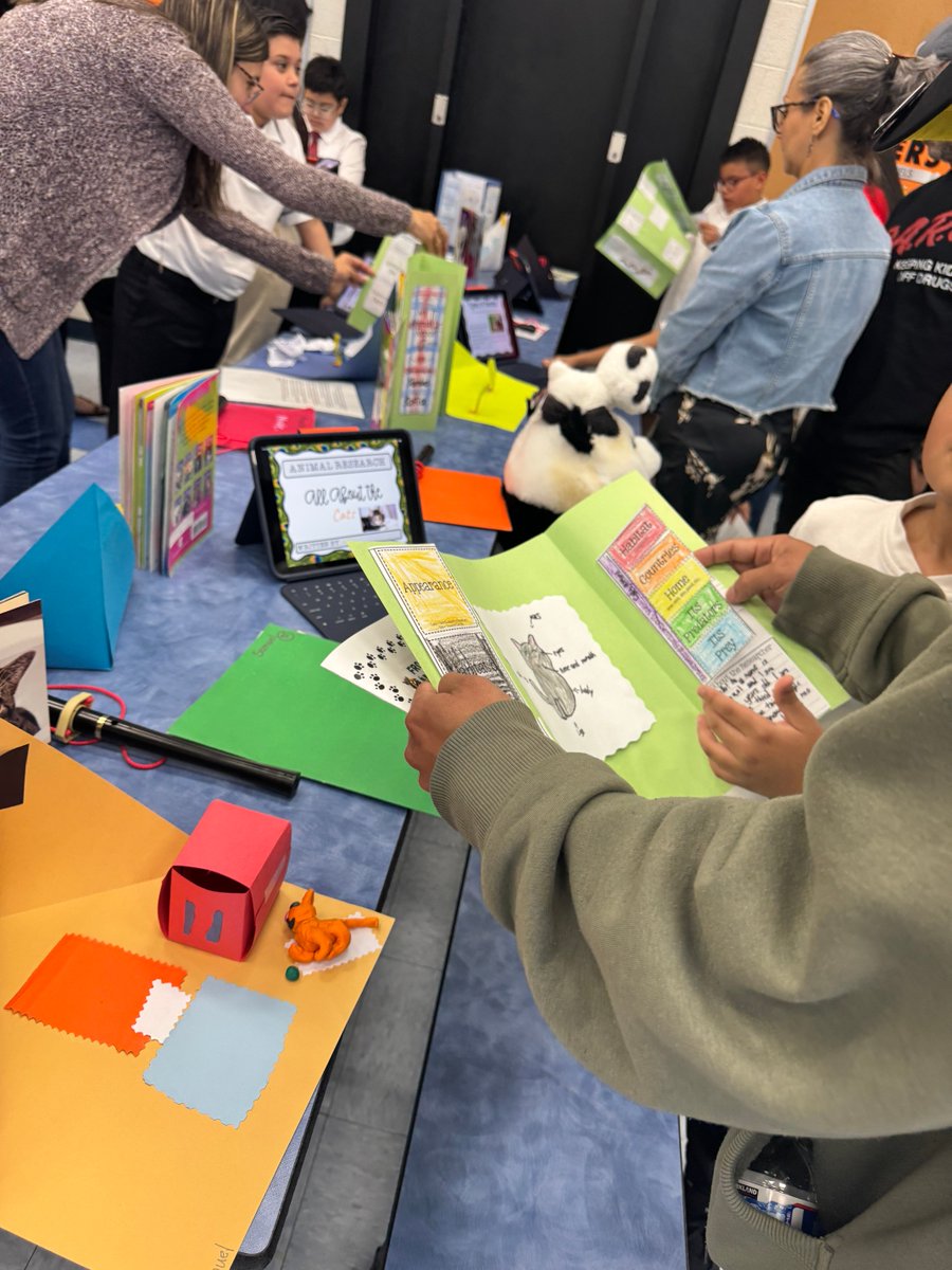 north_dover's tweet photo. Our third graders showcase their Jungle to Ocean research projects! #ROARwithPurpose @ljaime13 https://t.co/5Cftihqwio