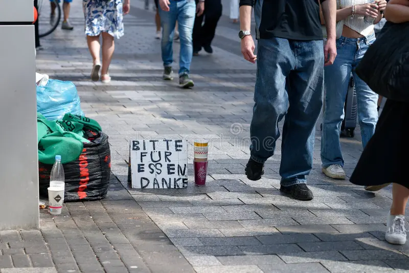 MarioNawfal's tweet photo. 🇩🇪Germany’s poverty rate has hit a new record high,  over 16% of the population now poor.

This is the bitter legacy of years of SPD-Green socialist rule: open borders, insane energy policies, mass migration and economic suicide.

Charity groups call it a “crisis-like situation."

They destroyed the economy and now Germans are queuing at food banks.

AFD at 28% in the polls. Germans have had enough.