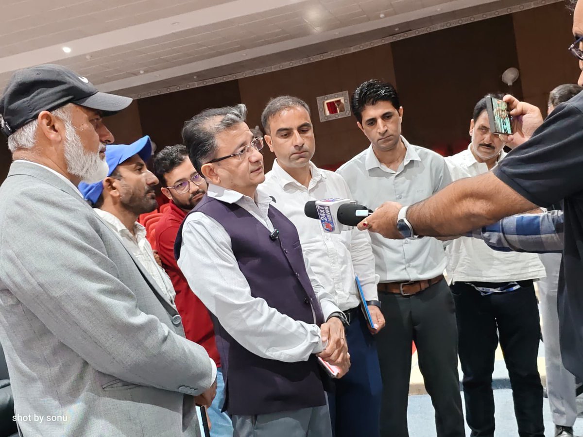 jk_lmd's tweet photo. Controller LMD  J&amp;K Shiv kumar Gupta ( JKAS) Visits Baramulla, Reviews Jan Vishwas Reforms, Food Park &amp; Lab Infrastructure

https://t.co/1MKtBFNtSJ

@satishsharmajnk https://t.co/oKUq44UMfq
