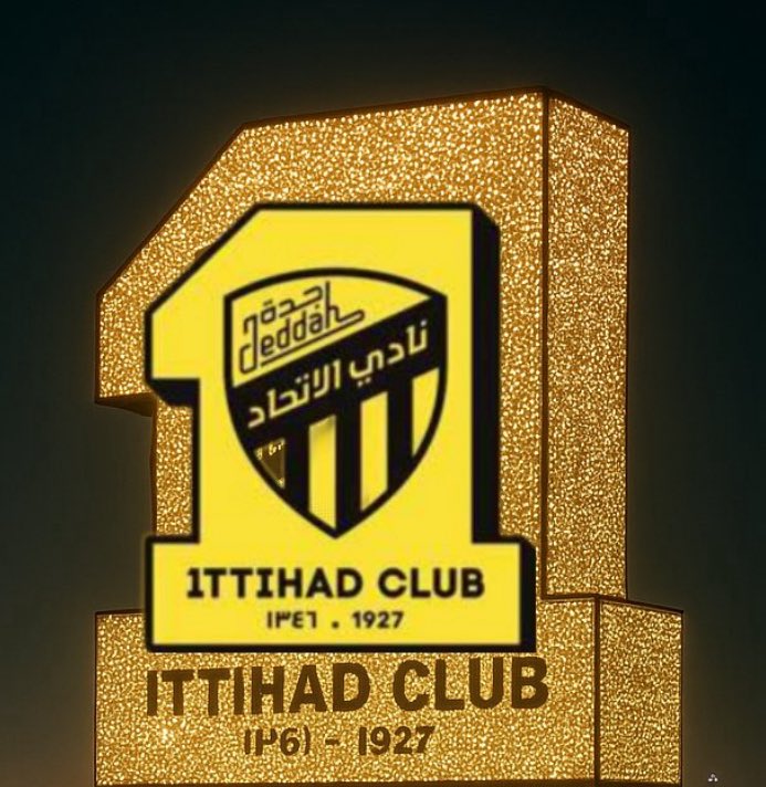 9hamza_'s tweet photo. #الاتحاد  عمره   100  عاما   ولكن   الغوغائية 
في الآونة الأخيرة، بات من الواضح أن بعض البرامج الرياضية تستضيف شخصيات معروفة بميولها الواضحة تجاه أندية منافسة، حيث يظهر مقدم البرنامج والضيف وكأنهما يتحركان وفق سيناريو مُعد مسبقًا، تبدأ فصوله بسؤال متفق عليه وتنتهي بإجابة متوقعة، بينما يكون الهدف الحقيقي والمقصود من كل ذلك هو نادي الاتحاد السعودي.
ومن المؤسف أن يتحول بعض الفاشلين في تبرير إخفاقاتهم إلى البحث عن شماعات يعلقون عليها عثراتهم، فيجدون في نادي الاتحاد هدفًا دائمًا لمحاولات الإسقاط والتشويه، بدلًا من مواجهة أسباب الفشل الحقيقية ومراجعة أخطائهم بكل شفافية ومسؤولية.
واليوم، ونحن نتحدث عن نادي الاتحاد السعودي، فإننا لا نتحدث عن نادٍ عابر في سجل الرياضة السعودية، بل عن صرح رياضي عريق أكمل مائة عام من المجد والتاريخ والإنجازات. إنه نادٍ أصبح جزءًا أصيلًا من ذاكرة الوطن الرياضية، وعلامة بارزة من معالم المملكة العربية السعودية، بما قدمه من إسهامات كبيرة في خدمة الرياضة وتمثيل الوطن في مختلف المحافل.
ولهذا، فإن كل حملات التشكيك، وكل خطابات الغوغائية والانفعال، لن تغيّر من حقيقة راسخة يعرفها الجميع؛ فالاتحاد لم يبنِ أمجاده عبر المنابر والبرامج، بل صنعها في المستطيل الأخضر، بالعمل والإنجاز والبطولات، وبما قدمه من شواهد موثقة لا تزال حاضرة أمام أعين الجماهير والمتابعين جيلاً بعد جيل.
ومن هنا، تتجدد الأمنيات بأن نرى ونسمع مواقف أكثر حزمًا من الجهات الرسمية المعنية، لحماية الأندية العريقة وفي مقدمتها نادي الاتحاد السعودي، من التجاوزات الإعلامية التي تتكرر عبر بعض البرامج الرياضية، والتي باتت في أحيان كثيرة أسيرة للميول والتعصب، بعدما غابت عنها المهنية الإعلامية الرياضية، وتراجعت فيها معايير الحياد والموضوعية، لتحل محلها محاولات تصفية الحسابات الشخصية وخدمة أجندات أندية منافسة بصورة مكشوفة ومؤسفة.
سيبقى الاتحاد، بإذن الله، مدرسة في التاريخ، ورمزًا في الإنجاز، وعنوانًا للمجد، وكيانًا أكبر من أن تهزه الأصوات العابرة أو الحملات الموسمية. فالأندية العظيمة تُقاس بما تملكه من إرث وقيمة وتأثير، والاتحاد يملك من ذلك ما يجعله شامخًا في الحاضر، راسخًا في الذاكرة، ومتطلعًا إلى المستقبل بثقة الكبار وعزيمة الأبطال.@ittihad
