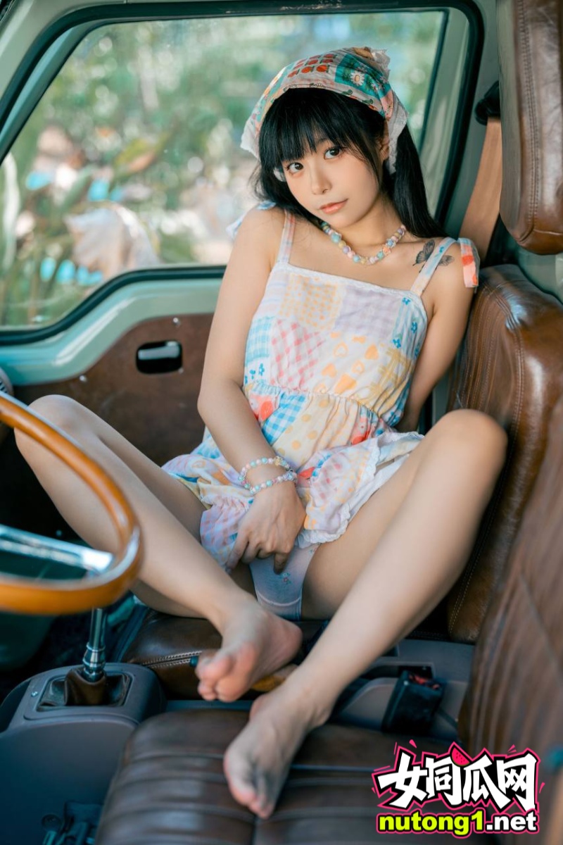 nvtong223's tweet photo. 极品福利姬 花音葉子 小羊不吃草夏日记忆写真花絮 复古吉普车全裸翘臀高撅 https://t.co/MZqaThujD0