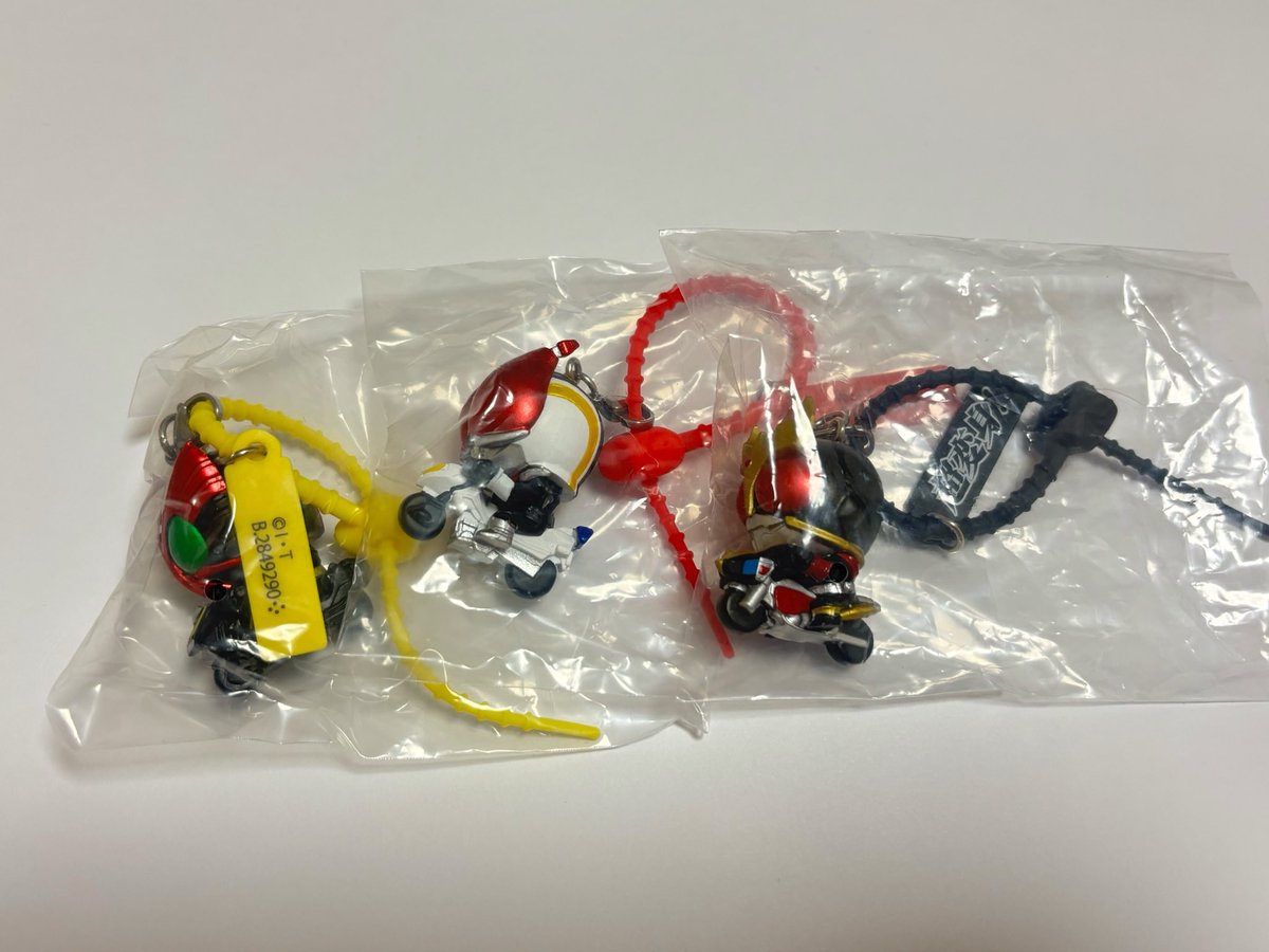 pppp_m6's tweet photo. 仮面ライダー カラフルマルチチャーム 交換

【譲】オーズ、電王、クウガ

【求】ファイズ、W

郵送希望
纏めて優先。 https://t.co/FHOpyT9TCq