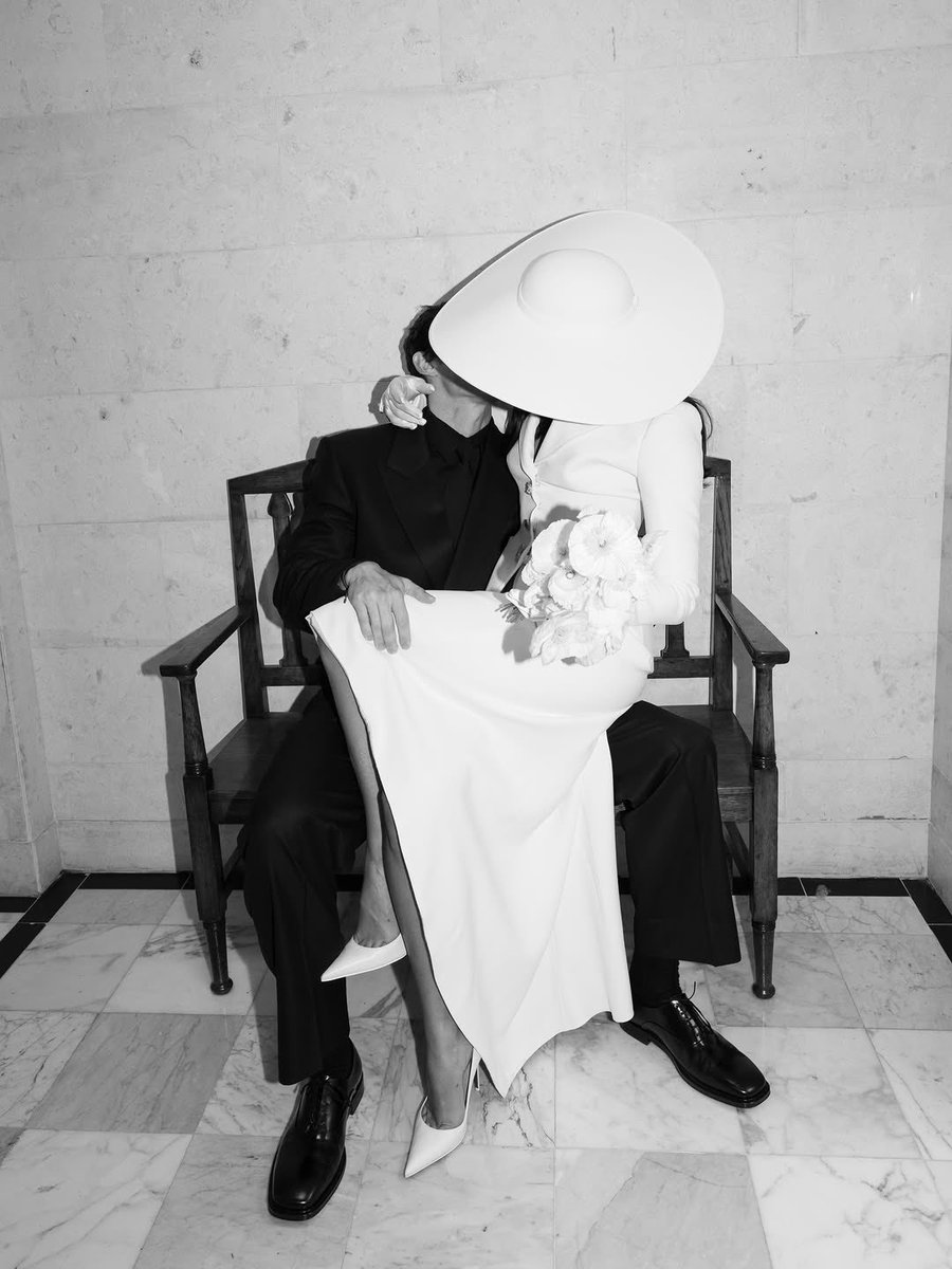 lipapictures's tweet photo. the fact dua and callum are now MR AND MRS. LIPA-TURNER 🥹💍 https://t.co/7BBI6hhylc