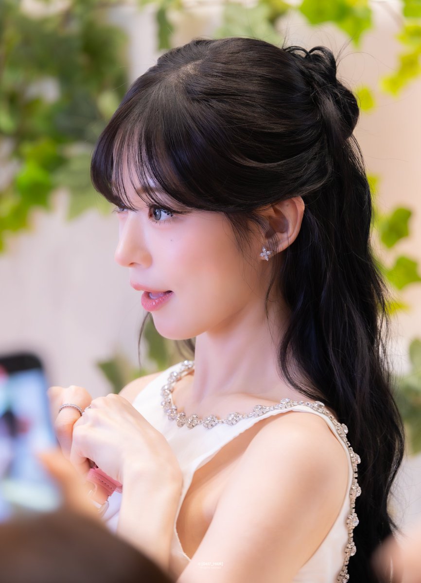 0417_hair's tweet photo. 260529 TUMI 강남 4P 
#프로미스나인 #fromis_9 
#이채영 #李彩煐 #LEECHAEYOUNG #CHAEYOUNG #TUMI #TUMIKR #TUMIEscape https://t.co/A4LDqUrlrh