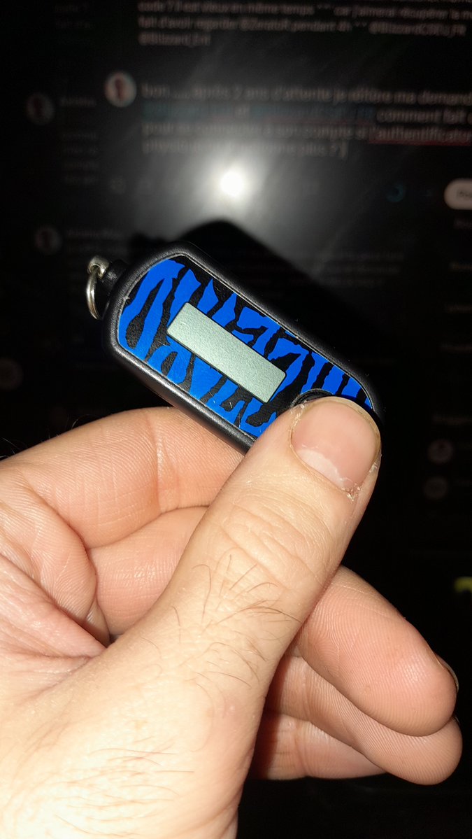 AkishoMos's tweet photo. bon ..... après 2 ans d'attente je réitère ma demande .... @Blizzard_Ent et @BlizzardCSEU_FR comment fait on pour se connecter à son compte si l'authentificator physique ne fonctionne plus ? ) https://t.co/AkFVTHZoLy