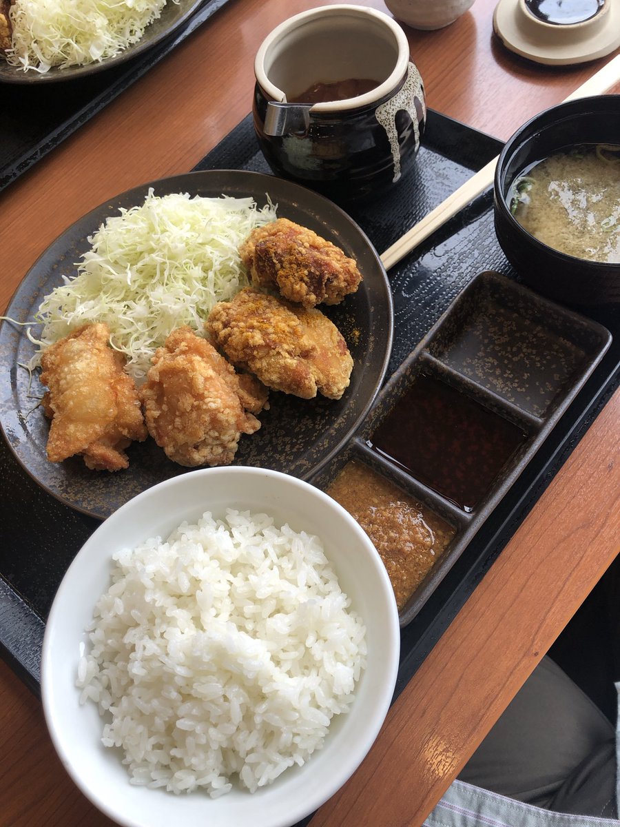 JlRu610's tweet photo. 出汁カレーからあげ合盛り定食

写真だと出汁カレーからあげが
良くわからない😅

#からやま https://t.co/XaD9THTQ0e