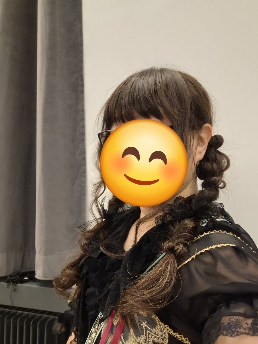 hiraharuka's tweet photo. 🇫🇷のストラスブールのイベント (@ThduSoleilleva1)でヘアアレンジをたくやさん(@takuya___13)にして頂いてる様子です✌✨
(前の📮にタグ付けるの忘れてたのでコチラに…😅💦)
こんな感じでしてもらってました✨
4枚目はアレンジして貰ってから15時間以上経過してますがほぼ崩れてない！凄い👏嬉しい✨ https://t.co/2BwEzbmd9N