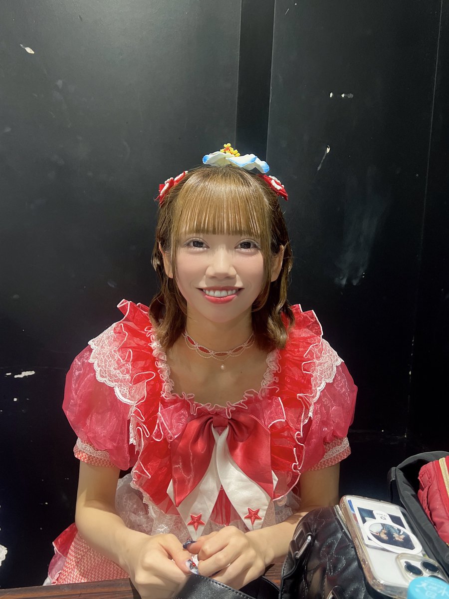 anst_ouka's tweet photo. なのちゃんお誕生日おめでとう🎂❤️

こんなにかわいいお顔からあの素敵な歌声出るのヤバすぎるって毎日思ってるんだ🦐
いつも一緒にふざけてくれるのも、こんなに仲良くなれたことも、本当にうれしい😼
↓ぜんぶお気に入りだけど特に３つめの動画がお気に入り✌🏻おもろい✌🏻

もっと美味しいご飯たくさん食べ行こうね〜！！！だいすきだよ！！！
素敵な一年になりますように💫