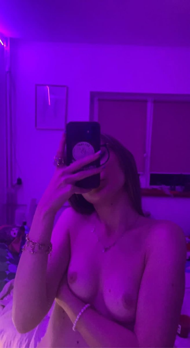 mitchel23098's tweet photo. I need money tbh 
Am down https://t.co/vA3gM2SYUr